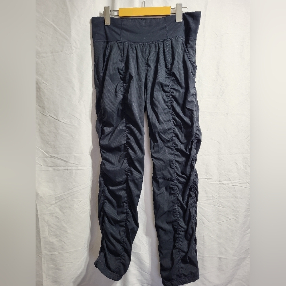 Denver Hayes Midnight Black Activewear Lined, Size Medium (waist 30)